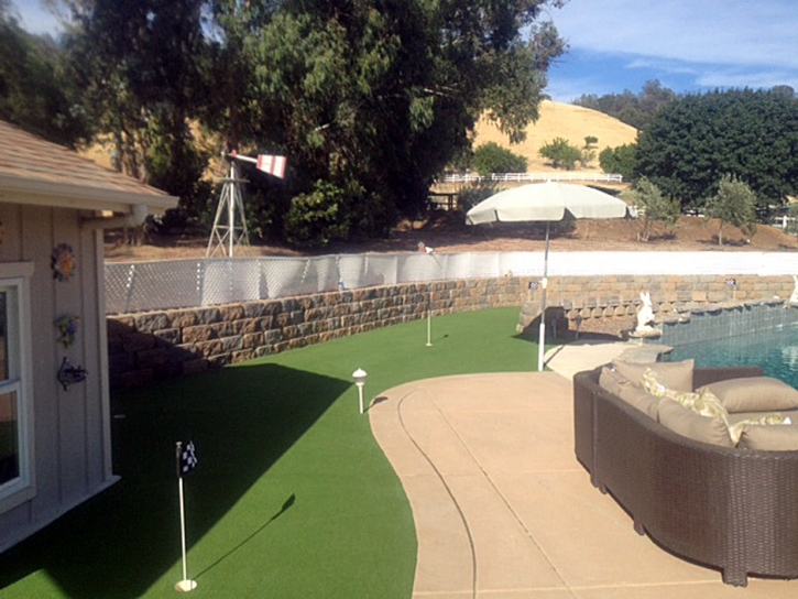 Lawn Services Corona de Tucson, Arizona Putting Green Grass, Beautiful Backyards